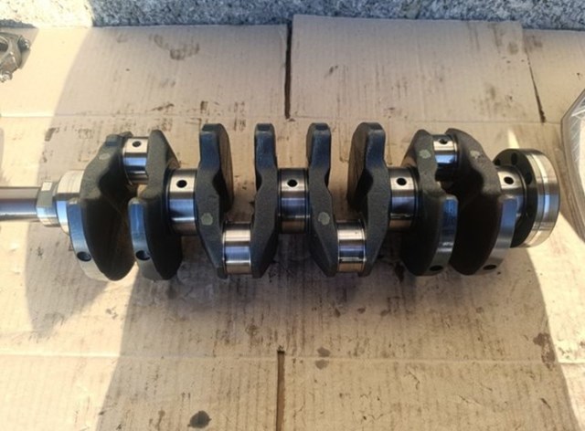 Коленвал двигателя 11212246590 BMW