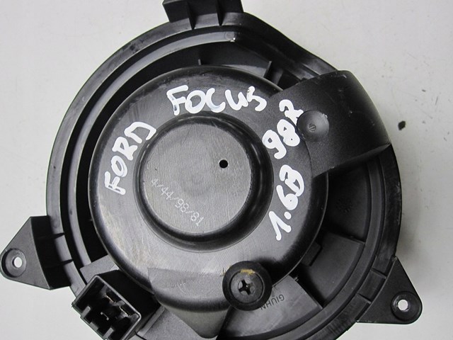 Повітряння  air ford focus i 1998 код: 12775 XS4H18456AC