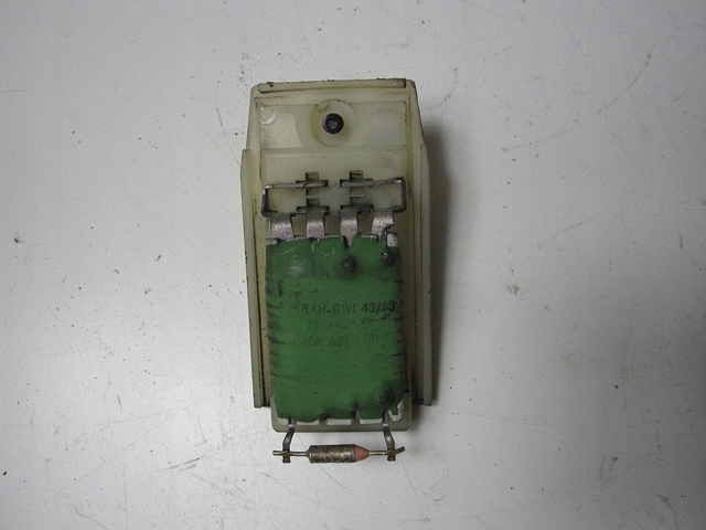 Опір резистора повітря ford focus код: 16283 XS4H18B647AA