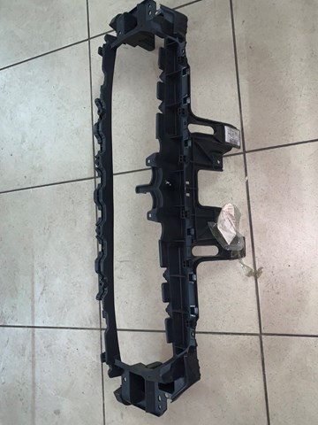 Кронштейн решетки радиатора 8U0853692C VAG