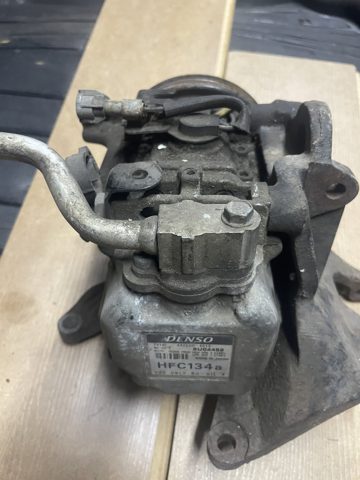 Компрессор кондиционера 73110FA150 SUBARU