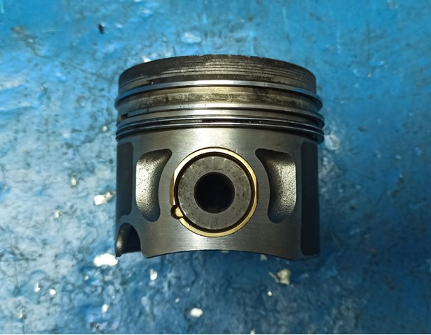 VAG 028107065AJ Поршень в комплекте на 1 цилиндр, STD в наличии Чернигов