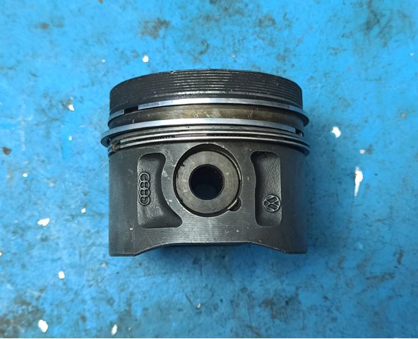 Поршень в сборе Audi 80 B3