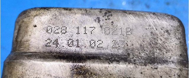 VAG 028117021B Радиатор масляный (холодильник), под фильтром в наличии Ужгород