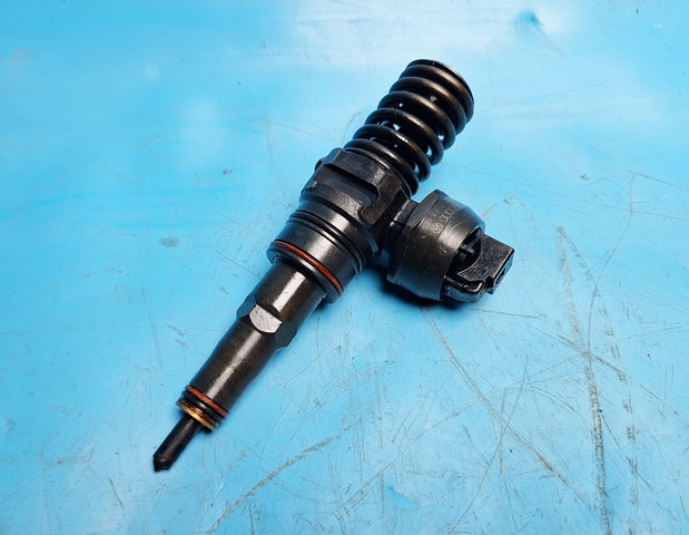 Форсунка дизельная в сборе 038130073AQ BOSCH