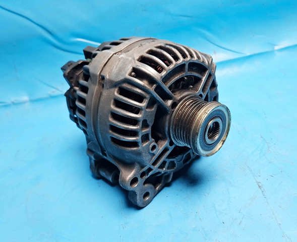 Автомобильный генератор 03C903023A VAG