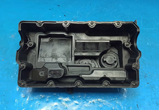 VAG 03G103475D Крышка клапанная в наличии Кривой Рог