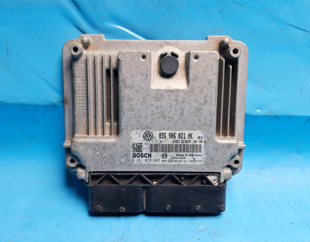 ЭБУ двигателем 03G906021HK VAG