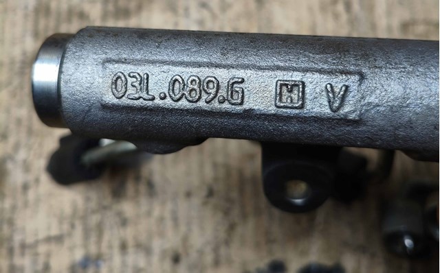 03L130089 VAG Распределитель топлива (рампа) купить в Ирпень