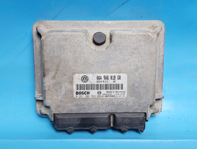 Модуль управления двигателем 06A906018GR VAG