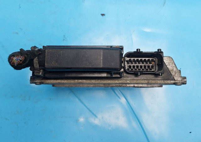 VAG 06A906019AK Блок управления двигателем в наличии Черкассы