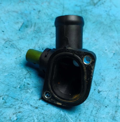 VAG 06B121132A Фланец системы охлаждения (тройник) в наличии Тернополь