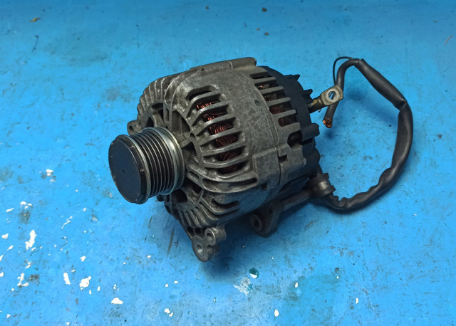 Генератор автомобильный 06F903023C VALEO