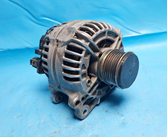 Автомобильный генератор 0986041860 BOSCH