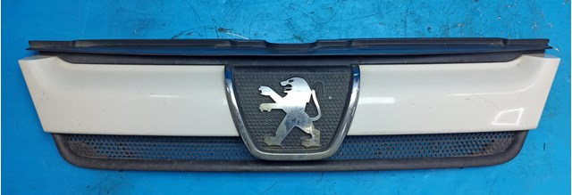Решетка 1304703070 PEUGEOT