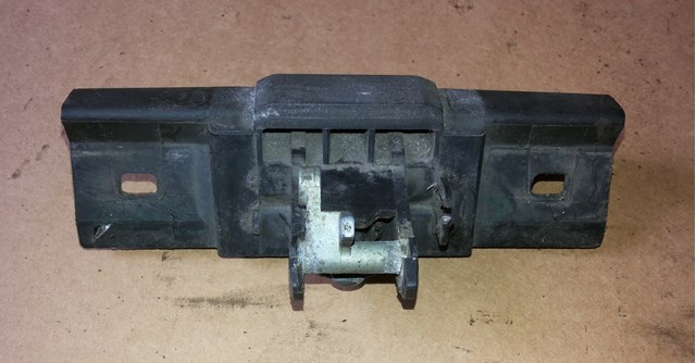 Замок задней двери 165827571F VAG