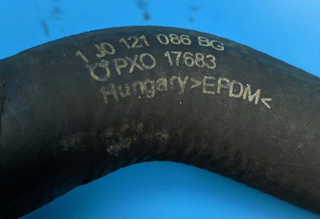 VAG 1J0121086BG Патрубок системы охлаждения в наличии Тернополь