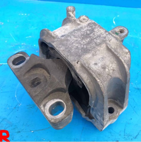 Правая подушка двигателя 1K0199262AJ VAG