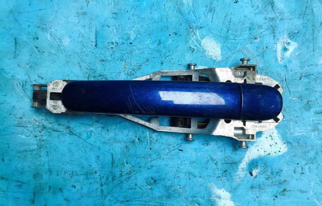 Держатель наружной ручки двери, задней правой 1Z0839886 VAG