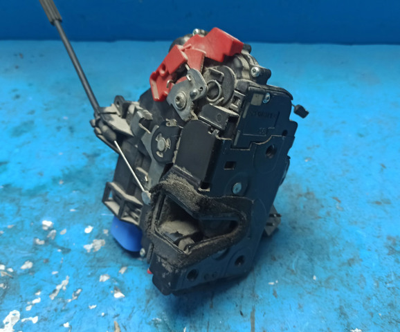 Замок передней пассажирской двери 3D2837016 VAG
