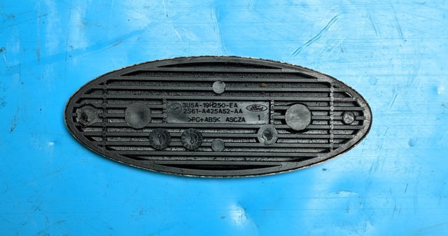 FORD 3U5A19H250EA Эмблема крышки багажника (фирменный значок) в наличии Днепр