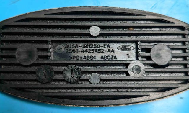 FORD 3U5A19H250EA Эмблема крышки багажника (фирменный значок) в наличии Николаев