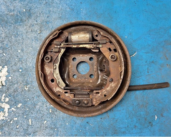 440601749R RENAULT Задние барабанные колодки купить в Каменское