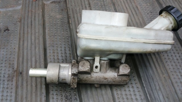 Цилиндр главный тормоза (гидротормозов) 4525694 FORD