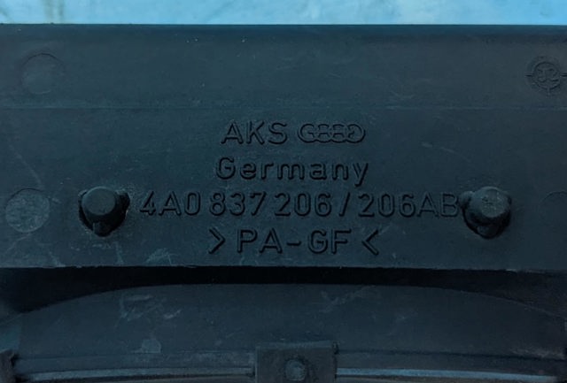 VAG 4A0837206 Ручка двери передней наружная правая в наличии Черкассы