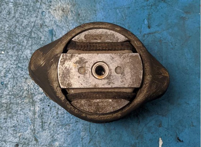 Подушка трансмиссии 4B0399151M VAG