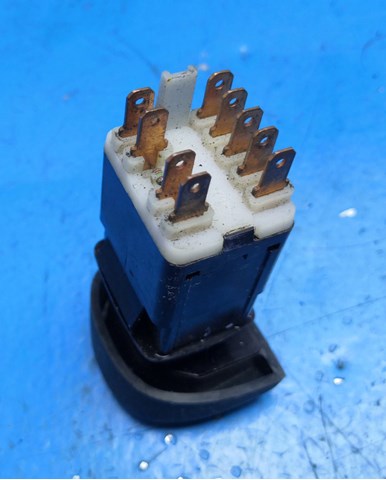7700435536 RENAULT Кнопка аварийки купить в Кривой Рог