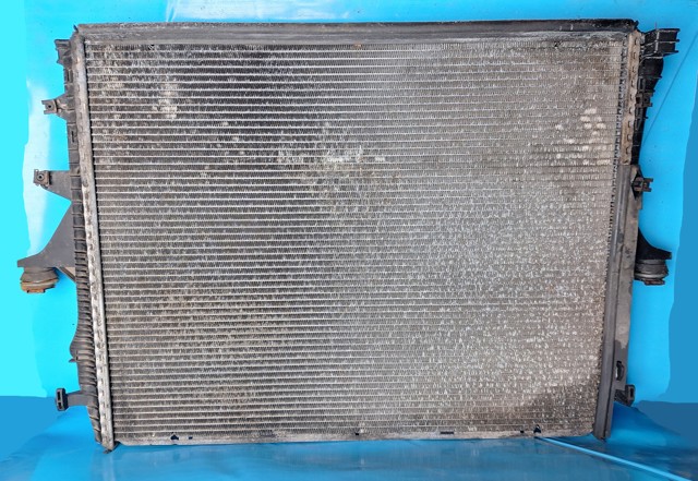 Радиатор охлаждения двигателя 7L0121253 VAG