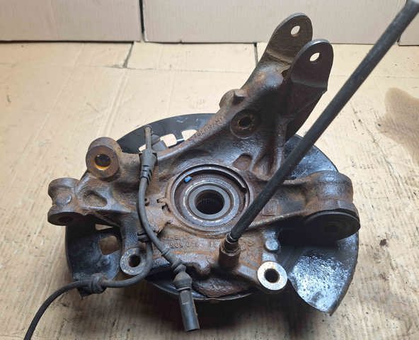 7L0505436B VAG Цапфа задняя правая купить в Николаев
