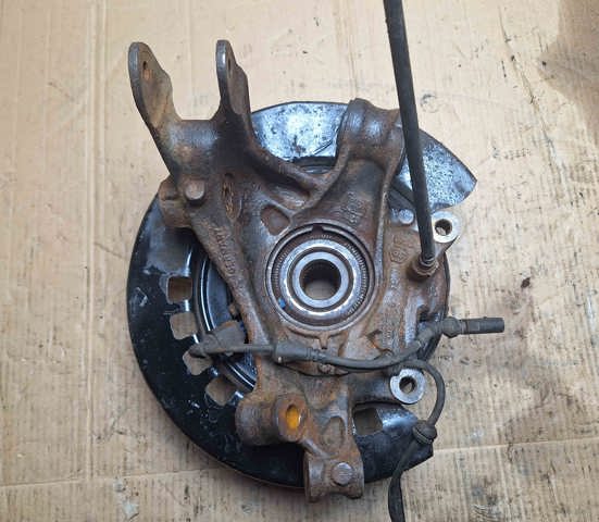 7L0505436B VAG Цапфа задняя правая купить в Украина