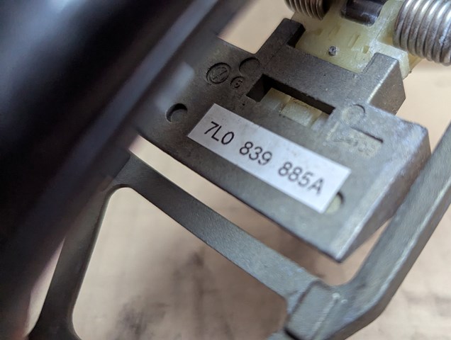 VAG 7L0839885A Держатель наружной ручки двери задней левой в наличии Черновцы