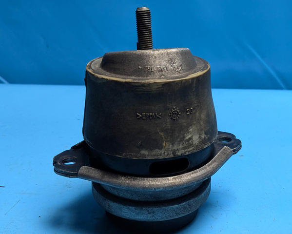 Опора двигателя, левая/правая 7L6199131 VAG