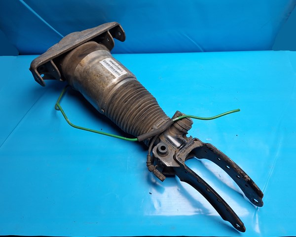 Амортизатор передней подвески правый 7L6616040E VAG