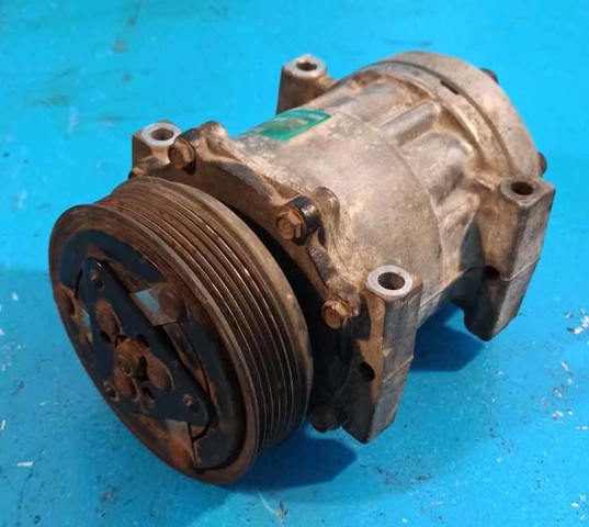 Насос кондиционера 8200040681 RENAULT
