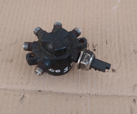 Рампа форсунок системы впрыска топлива 8200584032 RENAULT