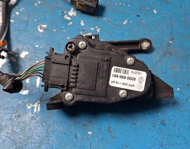 8200699691 RENAULT Датчик положения педали акселератора (газа) купить в Одесса