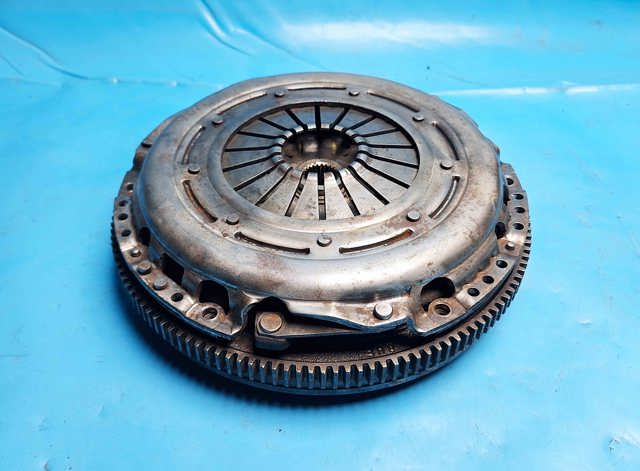 Демпферный маховик 836224 VALEO