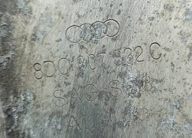 8D0807332C VAG Кронштейн бампера заднего правый купить в Днепр