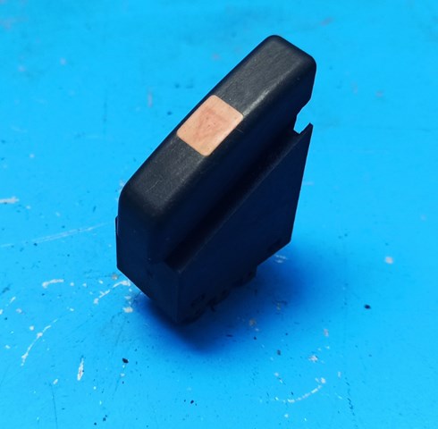 Кнопка аварийного сигнала 90316902 GM