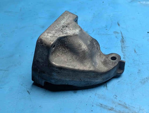 Кронштейн подушки (опоры) двигателя, левой A6422230004 MERCEDES