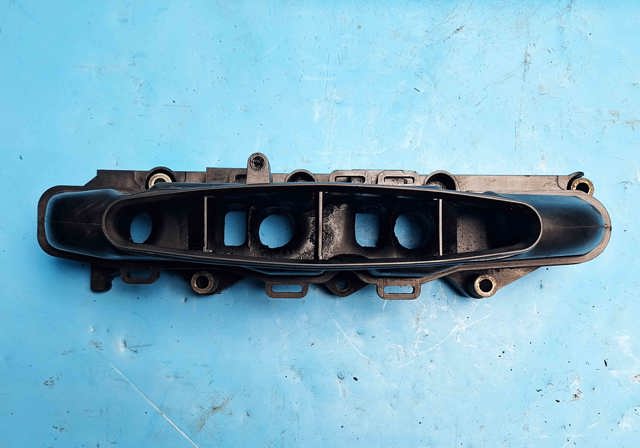 MERCEDES A6460901637 Коллектор впускной в наличии Черновцы