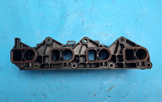 MERCEDES A6460901637 Коллектор впускной в наличии Киев