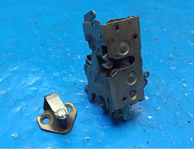 Замок передней левой двери Mercedes Sprinter 1 2-t