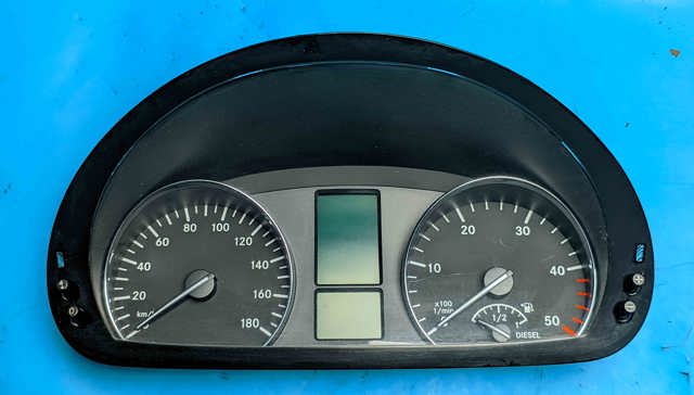 Щиток приборов A9064466821 MERCEDES