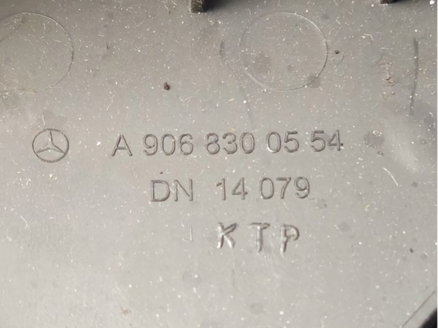 MERCEDES A9068300554 Решетка вентиляции салона на "торпедо" правая в наличии Чернигов