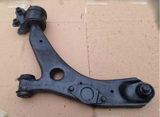 Рычаг передний нижний левый B32H34350B MAZDA